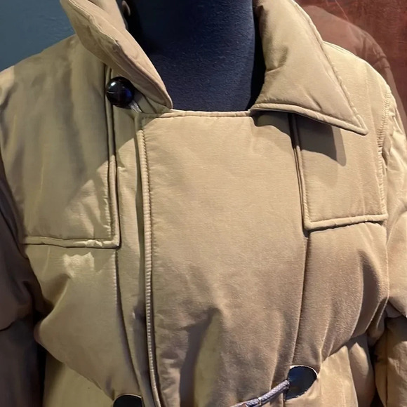 The Company Store muted gold hidden zipper toggle closure puffer coat. Large. - Picture 5 of 11